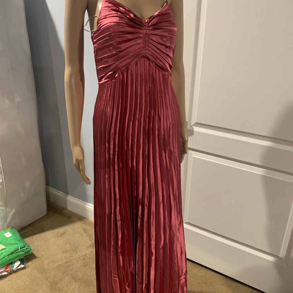 Elegant Pink Pleated Dress